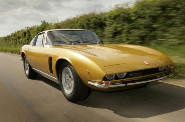 Заменяйки Rivolta през 1965 година, Grifo на Iso отново е проектиран от Джуджаро в Bertone, като Джото Бизарини отговаря за шасито и механиката на новия модел.
Голямо купе с две врати, създадено като конкуренция за гранд турърите на Ferrari и Lamborghini от средата на 60-те, Grifo първоначално се задвижва от малък 5,3-литров Chevrolet V8.

Когато колата е обновена през 1970, е използван голям блок, 7-литров двигател на Chevrolet, заменен отново 24 месеца по-късно с 5,8-литровия мотор на Ford 'Boss 351'.

Grifo обаче е последният модел на Iso, тъй като компанията влиза въвфалит през 1974 година след кризата с горивата.
